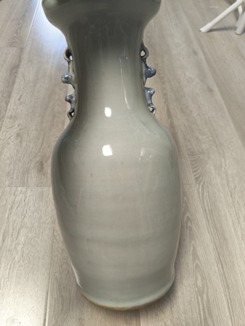 古玩陶瓷豆青釉青花瓶拍賣,當前價格3000元