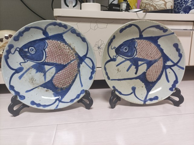 古玩陶瓷清代中期青花釉里紅魚盤拍賣,當前價格880元