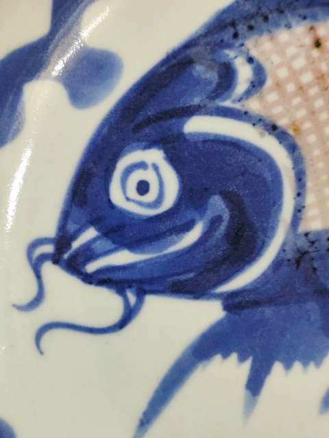 古玩陶瓷清中期青花釉里紅魚盤拍賣,當前價格800元