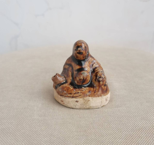 古玩陶瓷褐釉羅漢水滴拍賣，當前價格0元