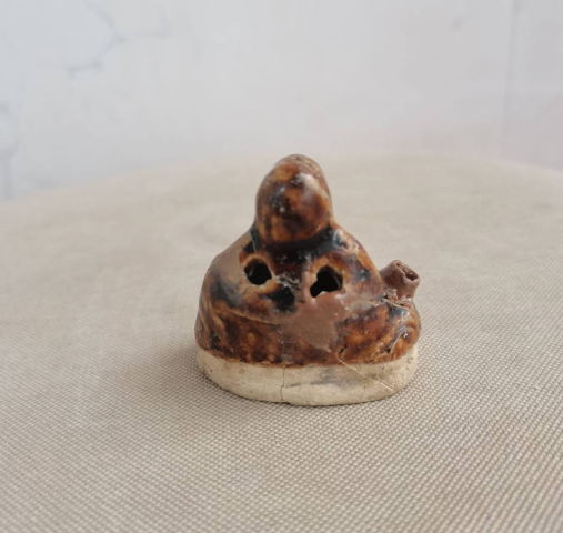 古玩陶瓷褐釉羅漢水滴拍賣，當前價格0元