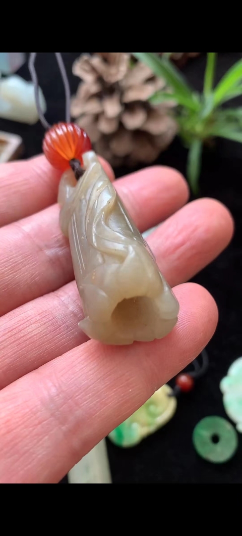 古玩玉器明代和田玉凌霄花墜拍賣,當前價格9000元