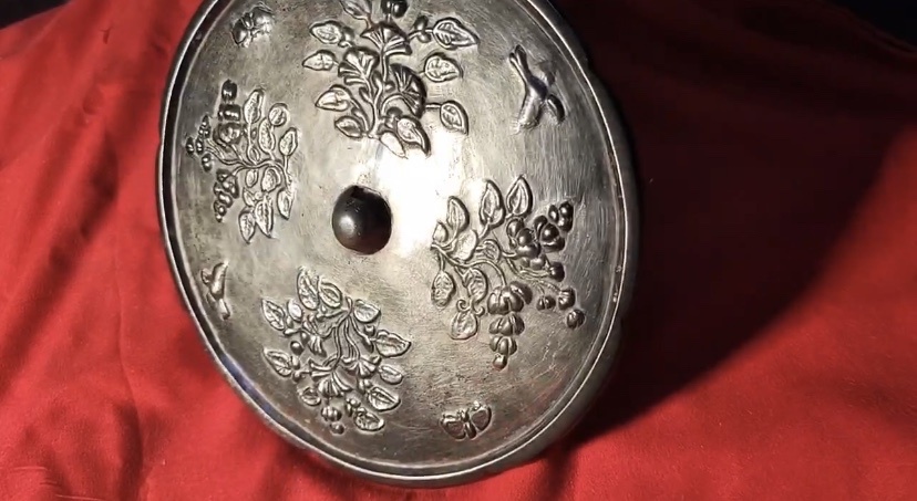 古玩銅器唐代·飛鳥花卉紋鏡拍賣，當(dāng)前價格46000元