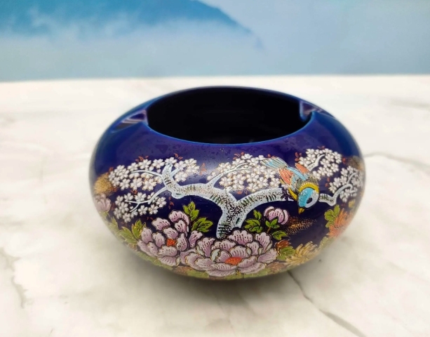 花卉紋煙灰缸拍賣，當前價格260元