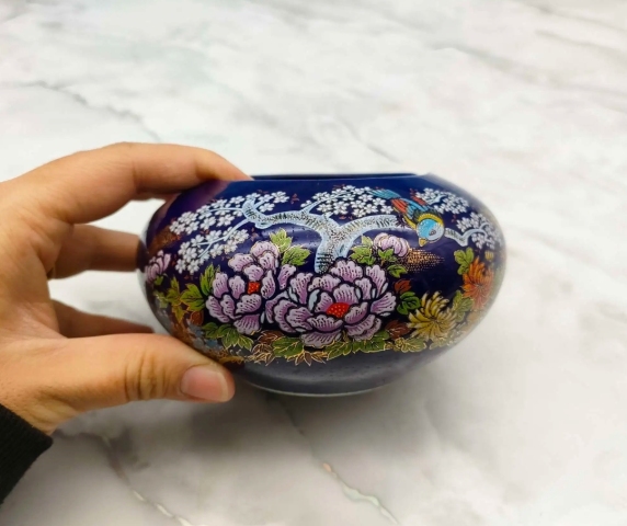 古玩陶瓷花卉紋煙灰缸拍賣(mài),當(dāng)前價(jià)格260元