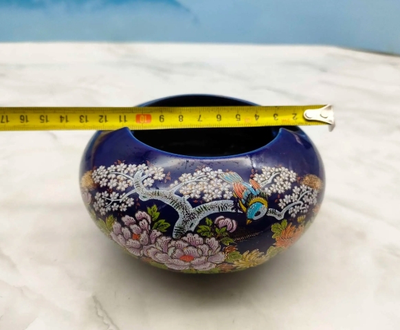 古玩陶瓷花卉紋煙灰缸拍賣(mài),當(dāng)前價(jià)格260元
