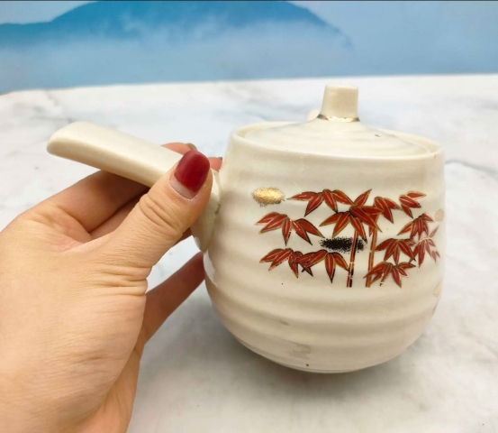 古玩陶瓷竹紋側把壺拍賣,當前價格398元