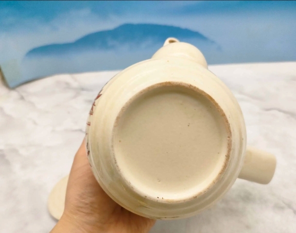 古玩陶瓷竹紋側把壺拍賣,當前價格398元