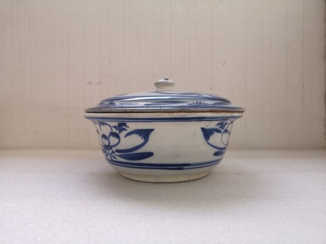 古玩陶瓷清代花卉紋青花蓋盆拍賣，當前價格1600元