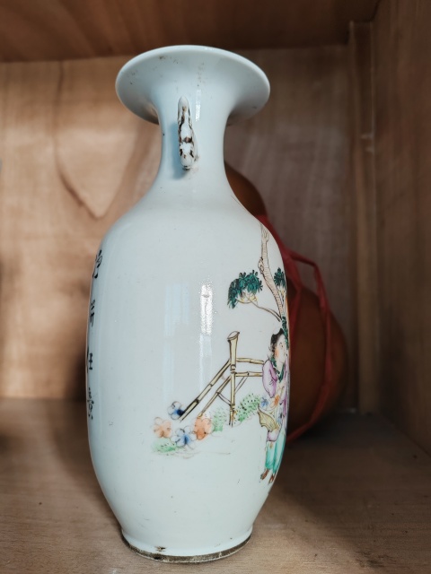 古玩陶瓷粉彩人物故事紋雙耳瓶拍賣,當前價格1800元