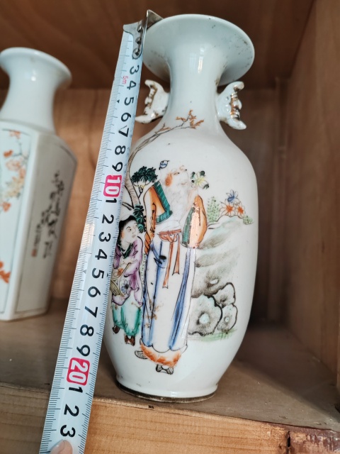 古玩陶瓷粉彩人物故事紋雙耳瓶拍賣,當前價格1800元