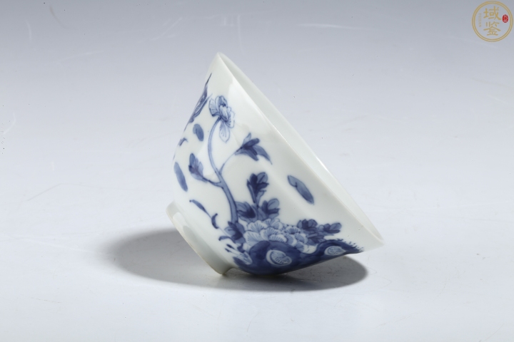 古玩陶瓷晚清青花鳳穿牡丹紋茶碗拍賣，當前價格6800元