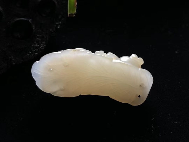 古玩玉器清中期和田一級白玉女主守業掛件拍賣，當前價格14000元