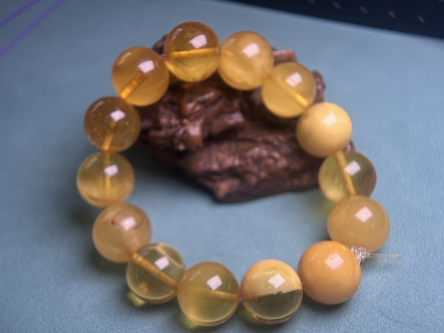 古玩玉器蜜蠟手鏈拍賣,當(dāng)前價(jià)格5600元