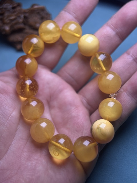 古玩玉器蜜蠟手鏈拍賣,當(dāng)前價(jià)格5600元