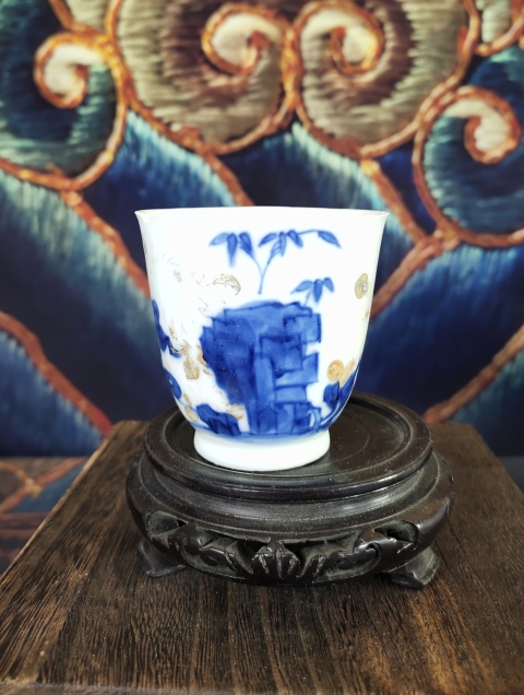 古玩陶瓷【佳士得原標(biāo)簽精品】南京號清早三代青花礬紅描金洞石花卉紋杯碟一套拍賣，當(dāng)前價格5680元