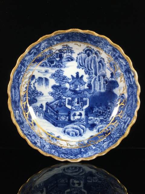 古玩陶瓷乾隆青花描金山水樓閣紋深腹花口盤拍賣，當(dāng)前價(jià)格888元