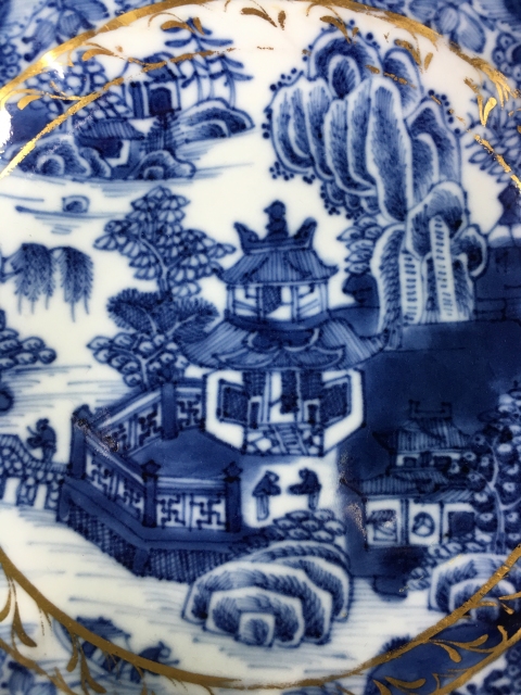 古玩陶瓷乾隆青花描金山水樓閣紋深腹花口盤拍賣，當(dāng)前價(jià)格888元