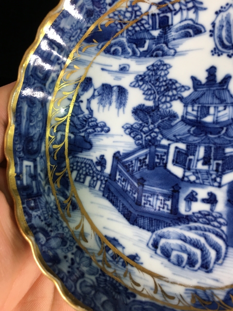 古玩陶瓷乾隆青花描金山水樓閣紋深腹花口盤拍賣，當(dāng)前價(jià)格888元