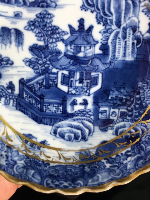 古玩陶瓷乾隆青花描金山水樓閣紋深腹花口盤拍賣，當(dāng)前價(jià)格888元