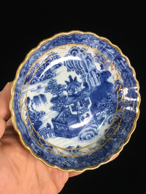 古玩陶瓷乾隆青花描金山水樓閣紋深腹花口盤拍賣，當(dāng)前價(jià)格888元