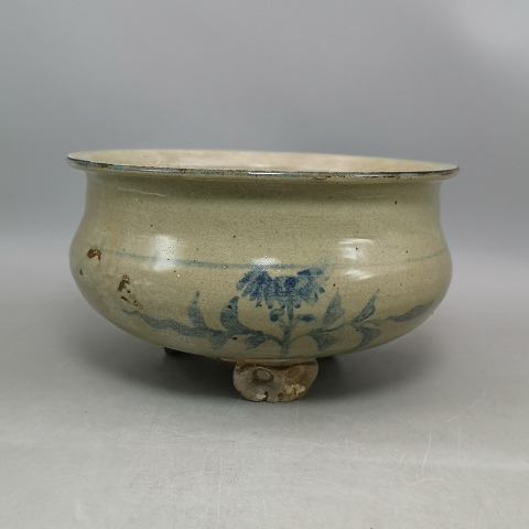 古玩陶瓷明代花卉紋青花爐拍賣,當(dāng)前價格26000元