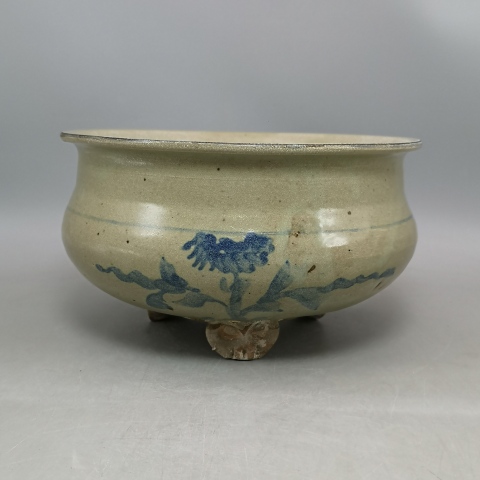 古玩陶瓷明代花卉紋青花爐拍賣,當(dāng)前價格26000元