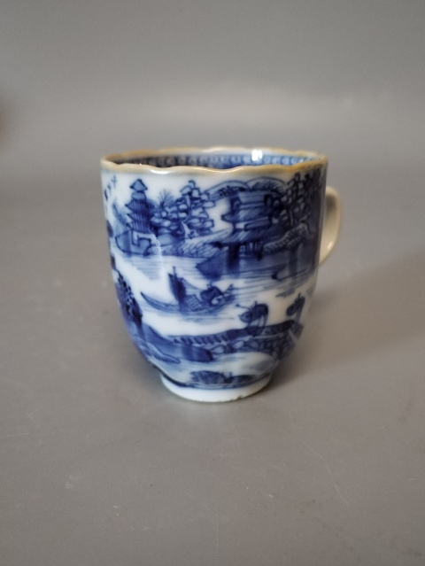 古玩陶瓷清中早期樓臺亭閣山水紋青花執杯拍賣，當前價格2800元