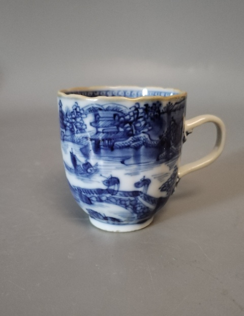 古玩陶瓷清中早期樓臺亭閣山水紋青花執杯拍賣，當前價格2800元