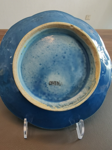 古玩陶瓷藍地粉彩花卉紋葵口盤拍賣,當前價格550元