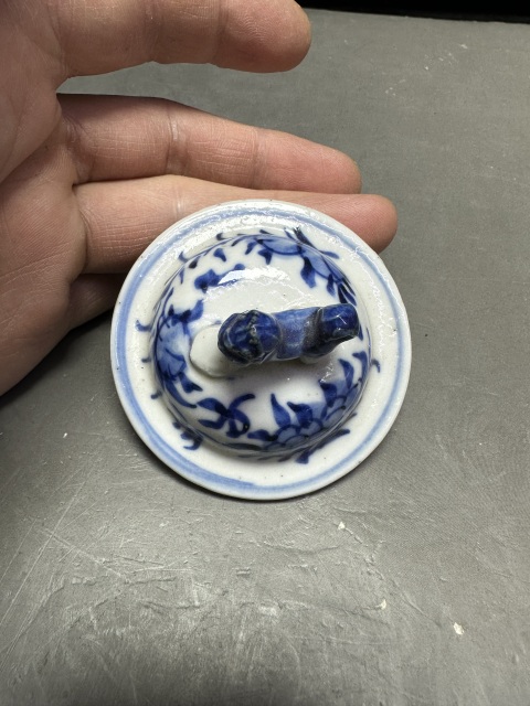 青花花卉紋獅子蓋拍賣，當前價格380元