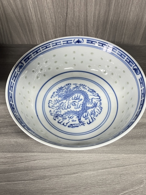 青花龍紋玲瓏瓷碗拍賣，當前價格160元