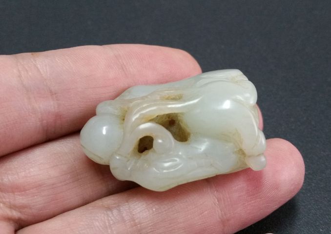 古玩玉器和田玉雕“洋洋得意”把件拍賣,當前價格480元
