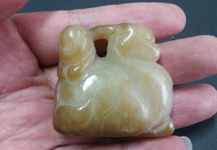古玩玉器和田玉雕“瑞獸”把件拍賣，當(dāng)前價格680元