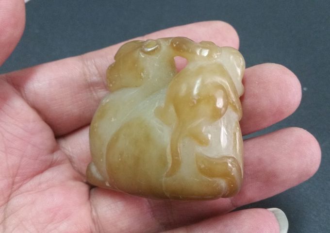 古玩玉器和田玉雕“瑞獸”把件拍賣，當(dāng)前價格680元