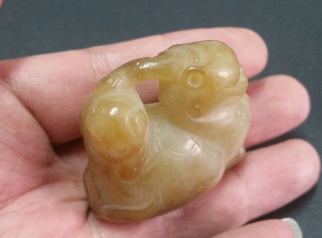 古玩玉器和田玉雕“瑞獸”把件拍賣，當(dāng)前價格680元