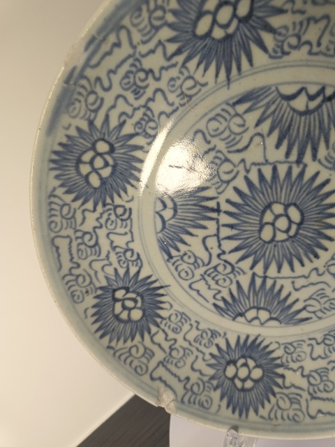 古玩陶瓷清中期太陽花間篆書福字吉語紋青花盤拍賣，當前價格500元