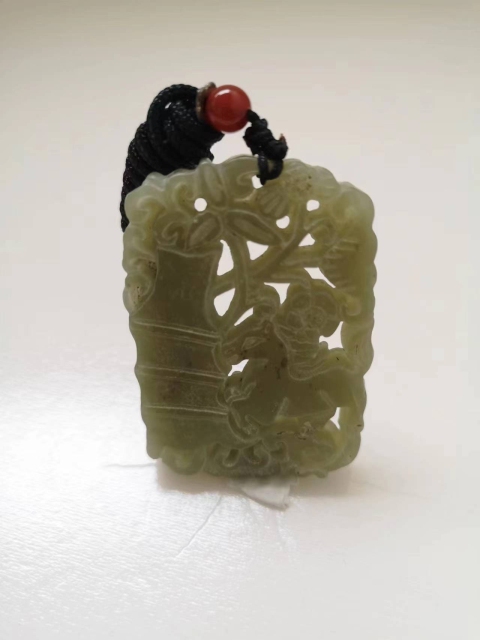古玩玉器和田玉雕“青梅竹馬”掛件拍賣,當前價格350元