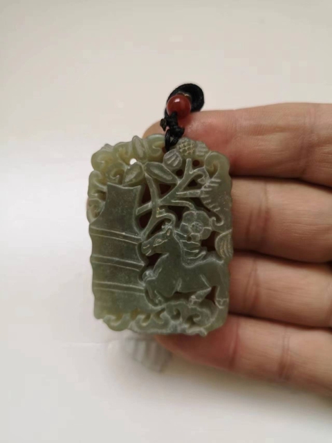 古玩玉器和田玉雕“青梅竹馬”掛件拍賣,當前價格350元