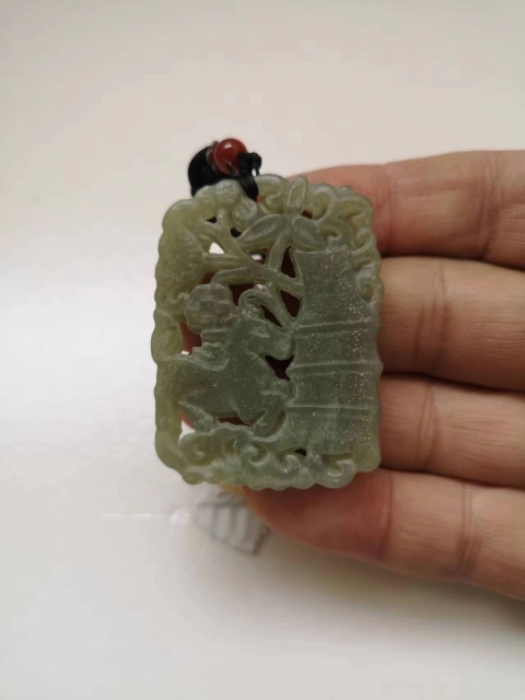 古玩玉器和田玉雕“青梅竹馬”掛件拍賣,當前價格350元