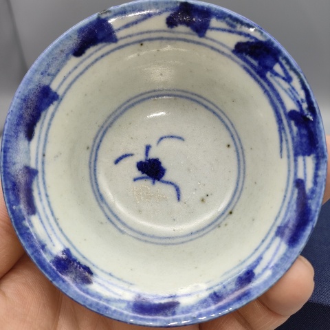 古玩陶瓷清中晚,己保真青花淡描花卉斗笠碗399拍賣,當前價格399元