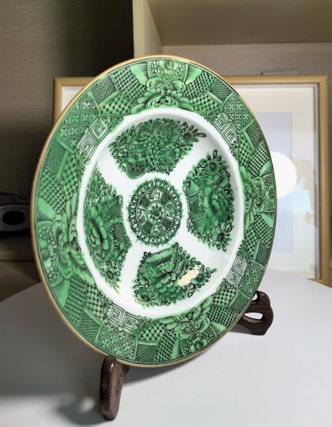 古玩陶瓷晚清民國 精品綠彩花蝶紋盤拍賣，當前價格900元