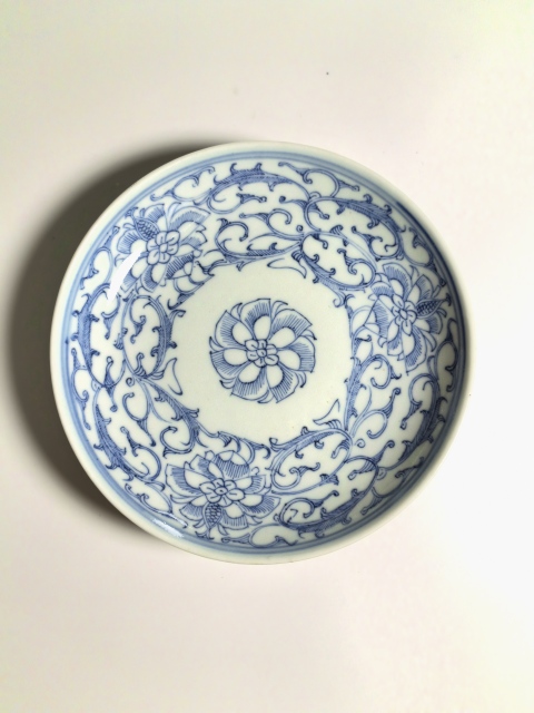古玩陶瓷清嘉慶 極品青花淡描纏枝蓮紋盤拍賣，當前價格1300元