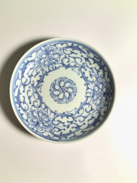 古玩陶瓷清嘉慶 極品青花淡描纏枝蓮紋盤拍賣，當前價格1300元