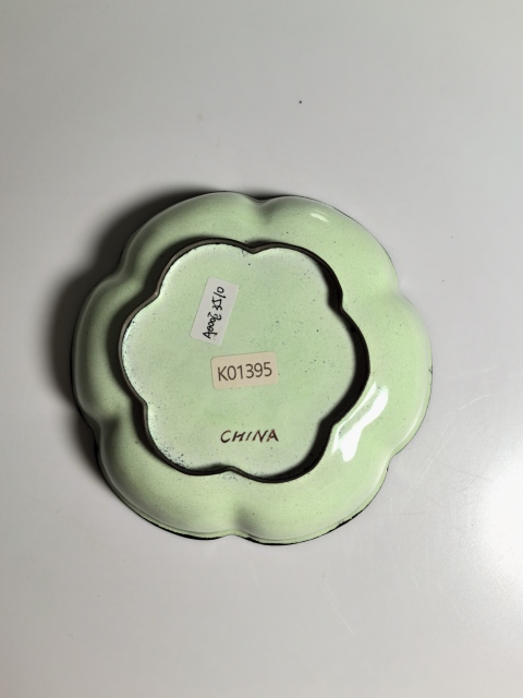 古玩陶瓷晚清民國 銅胎畫琺瑯蟲草紋葵口盤拍賣，當(dāng)前價(jià)格1200元