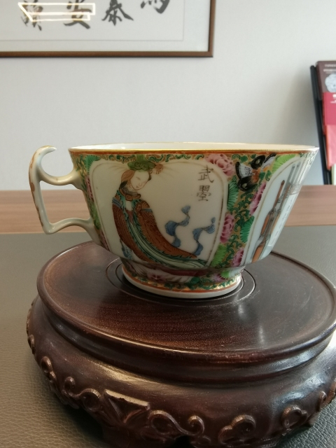 古玩陶瓷大清咸豐年製官窯本朝本款粉彩無雙譜紋茶杯拍賣,當前價格6500元