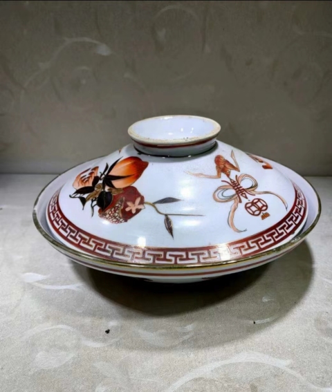 古玩陶瓷礬紅描金福在眼前壽桃紋大蓋碗拍賣,當前價格1180元