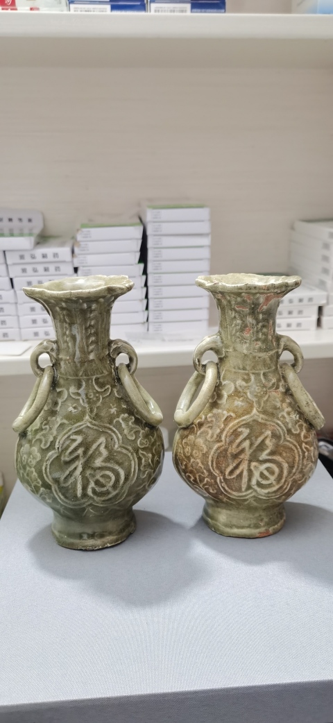 古玩陶瓷龍泉青釉模印雙耳瓶拍賣，當前價格12888元