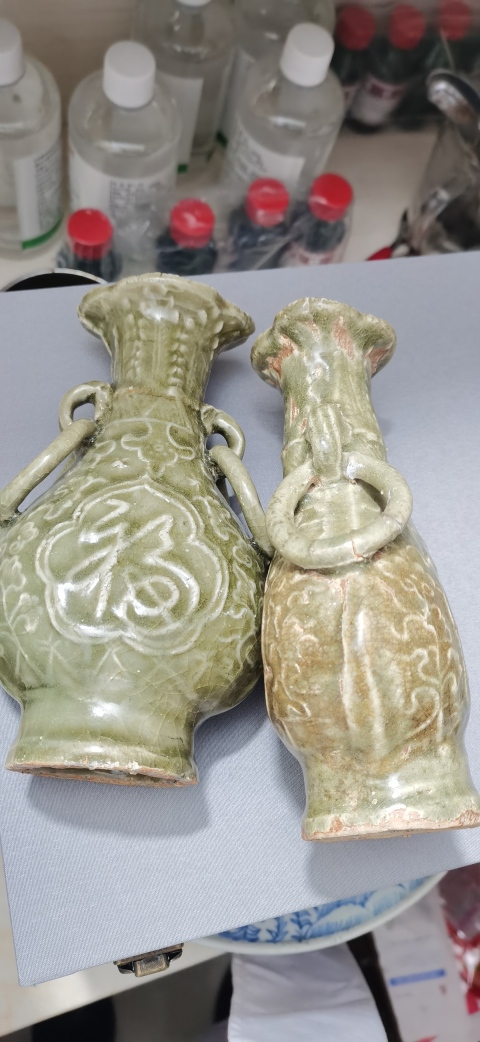 古玩陶瓷龍泉青釉模印雙耳瓶拍賣，當前價格12888元