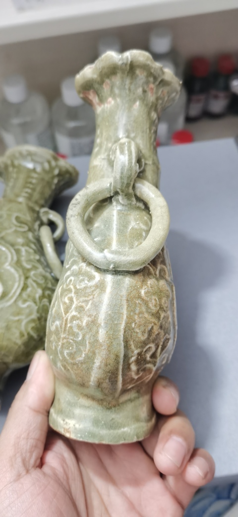 古玩陶瓷龍泉青釉模印雙耳瓶拍賣，當前價格12888元